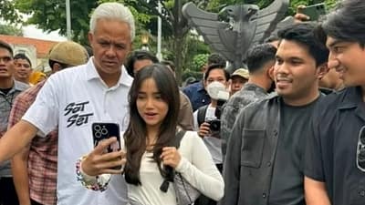 Penampilannya pada Acara Ganjar Pranowo Disebut Terlalu Terbuka, Intip 5 OOTD Fuji Dengan Pakaian Formal
