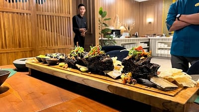 Ingin Santap Iga Bakar lalu juga BBQ Assorted Seafood pada Atas Papan Sepanjang 1 Meter, Coba Di Sini