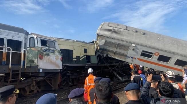 KNKT Bentuk Tim Investigasi Langsung Cek Lokasi Tabrakan KA Turangga vs Kereta Bandung Raya
