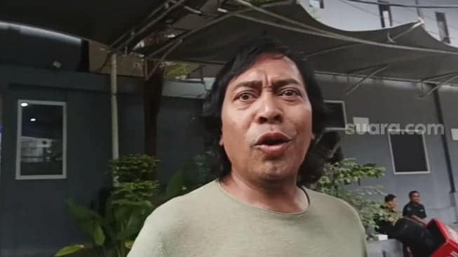 Jauh dari Kesan Glamor, Ini adalah adalah 5 Potret Sederhana Keluarga Komeng Calon Anggota DPD-RI