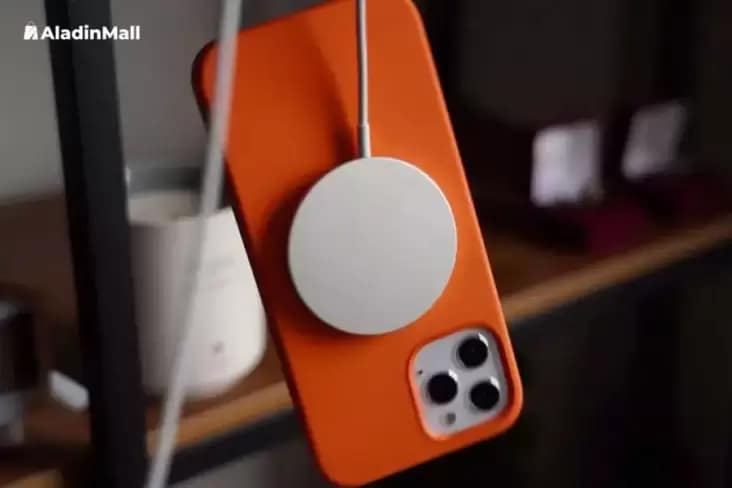 Daftar Aksesori Wajib iPhone, MagSafe Charger hingga Apple Watch